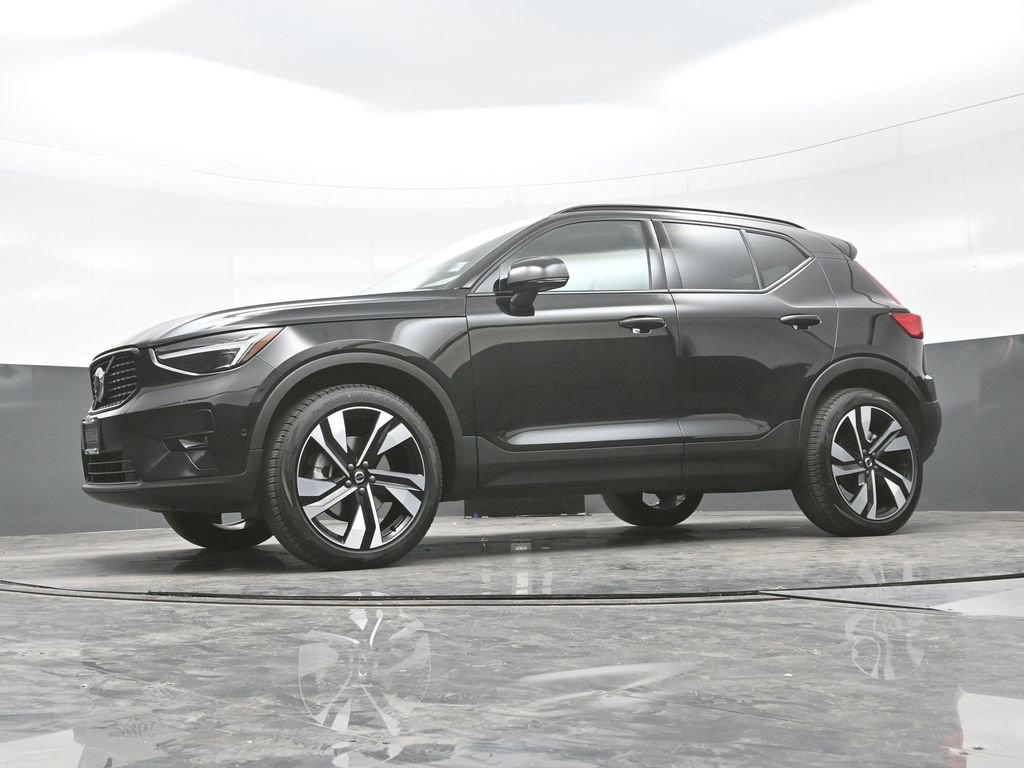 Used 2025 Volvo XC40 B5 Ultra image 24