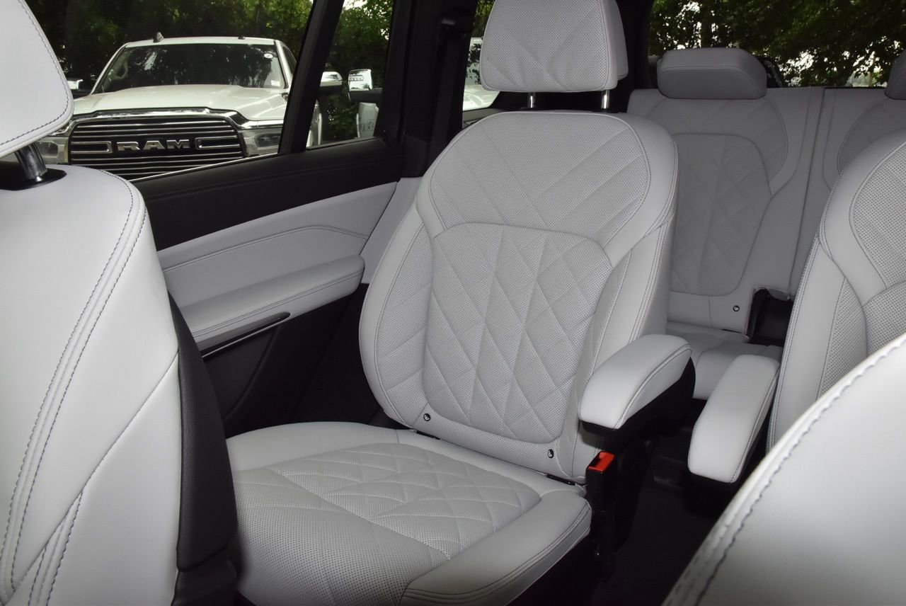 Used 2025 BMW X7 xDrive40i w/ Premium Package AWD/4WD image 20