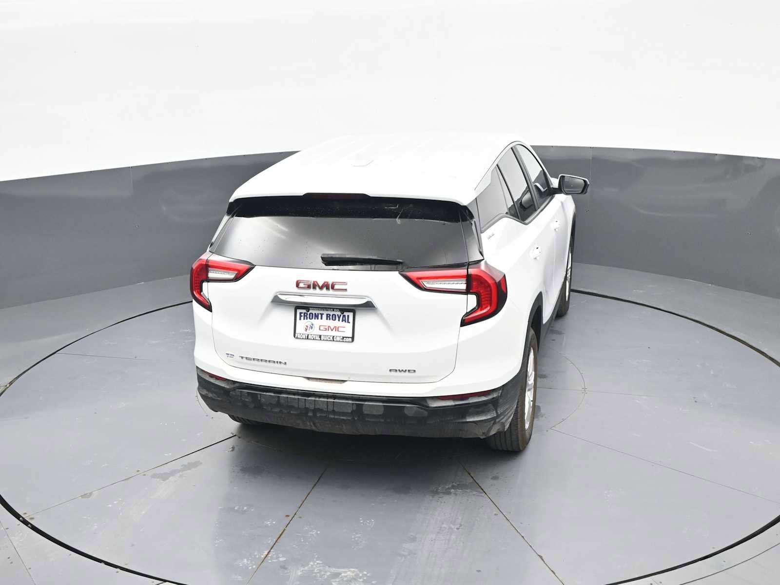 Used 2024 GMC Terrain SLE AWD/4WD image 31