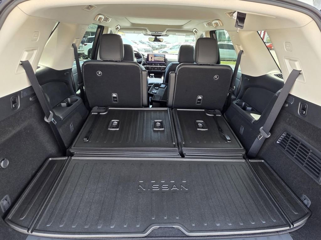 New 2026 Nissan Pathfinder SL image 13