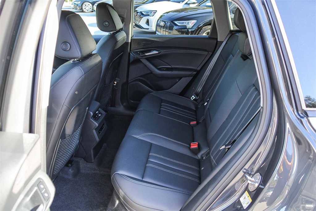 Used 2025 Audi Q6 e-tron Premium w/ Convenience Package image 17