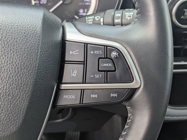Used 2025 Toyota Highlander LE image 24