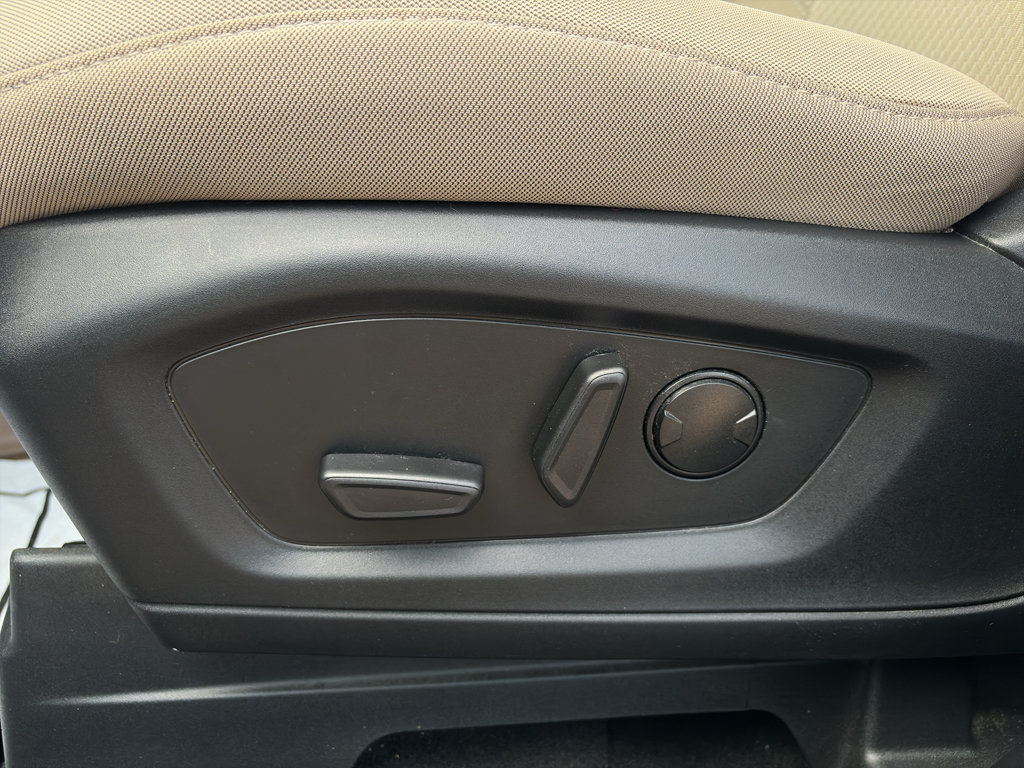 Used 2023 Ford Explorer XLT RWD image 11