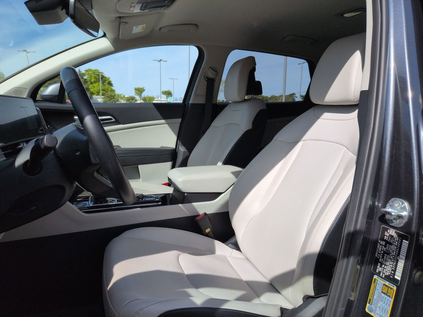 Used 2024 Kia Sportage EX image 14