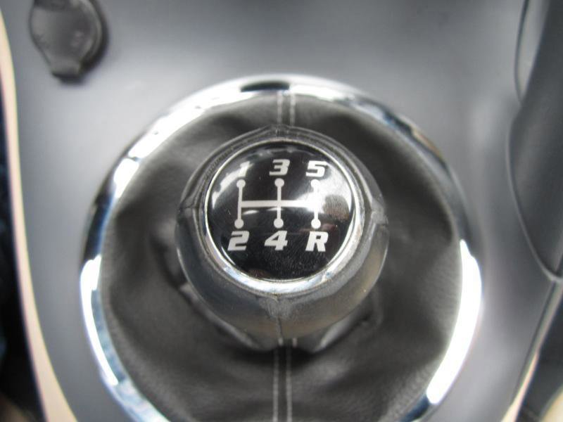 Used 2006 Pontiac Solstice Convertible w/ Premium Package image 12