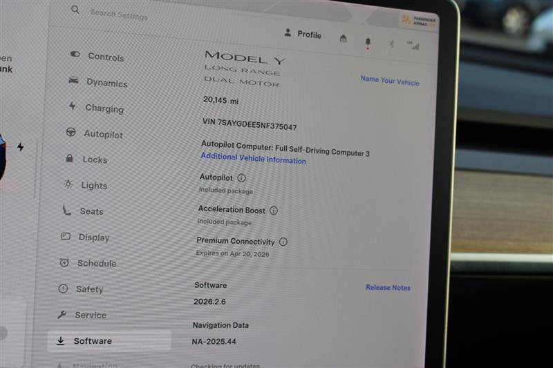 Used 2022 Tesla Model Y Long Range image 16