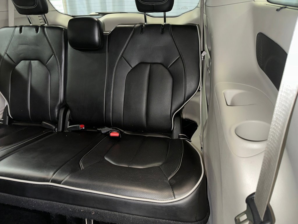 Used 2023 Chrysler Pacifica Limited image 22