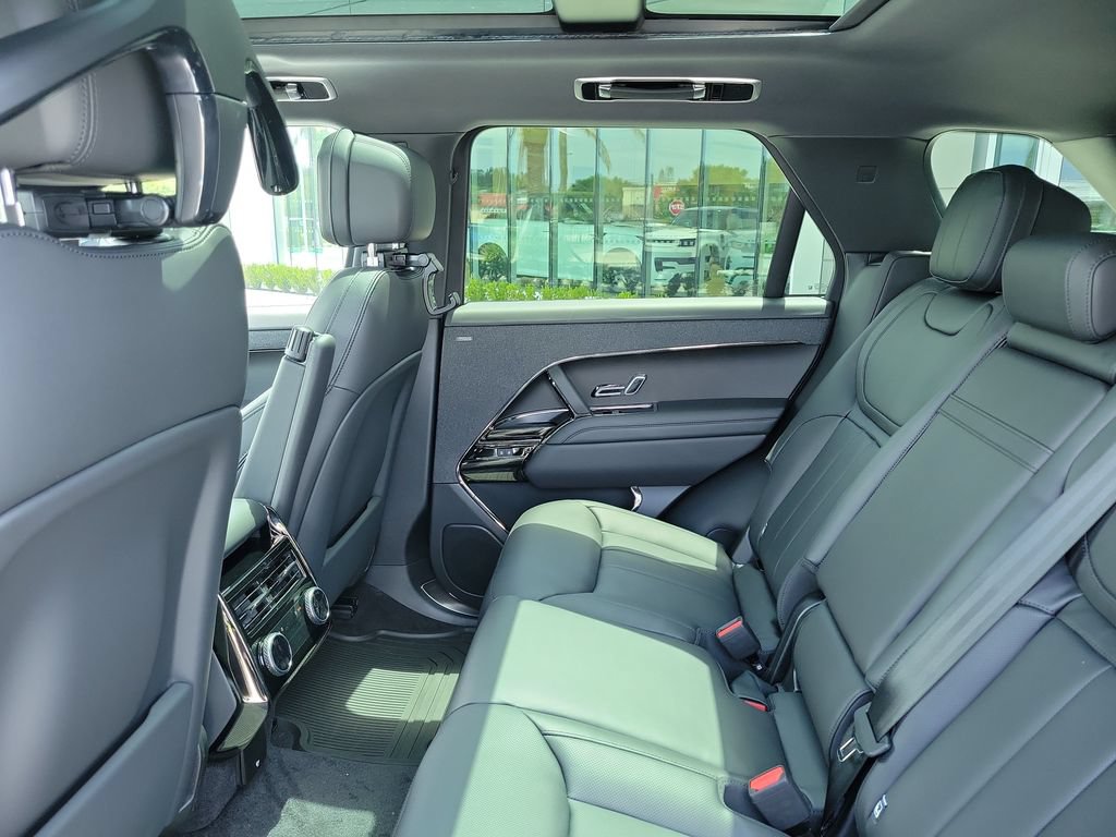 New 2026 Land Rover Range Rover Sport Dynamic SE AWD/4WD image 16