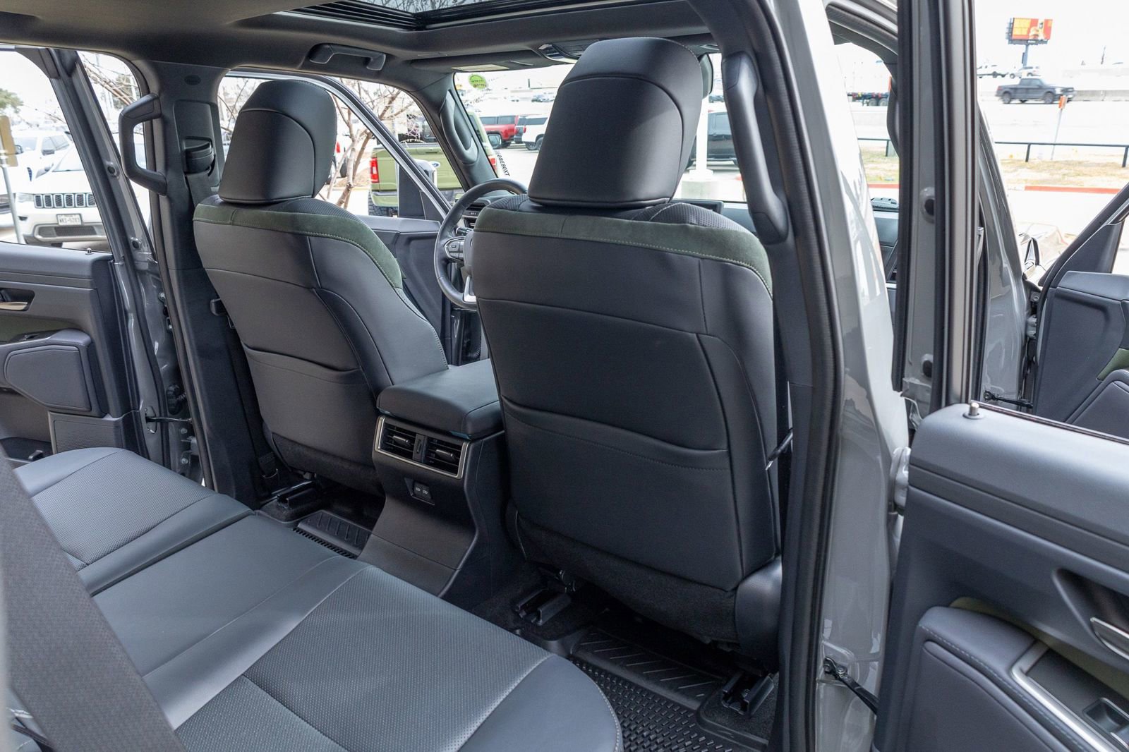 Used 2025 Lexus GX 550 image 31