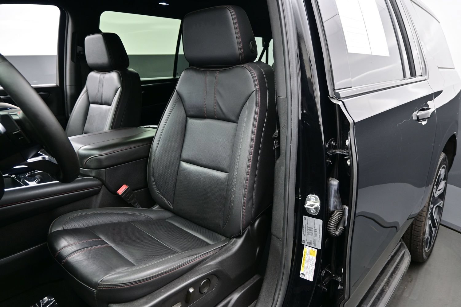 Used 2025 Chevrolet Suburban RST w/ RST Capability Package AWD/4WD image 16
