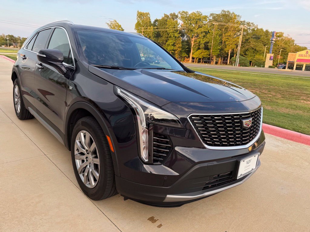 Used 2022 Cadillac XT4 Premium Luxury w/ Enhanced Visibility Package FWD image 8