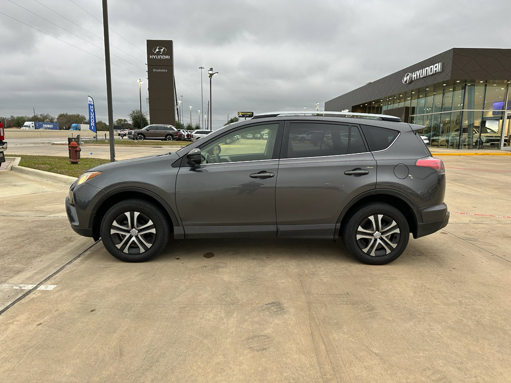Used 2017 Toyota RAV4 LE image 8