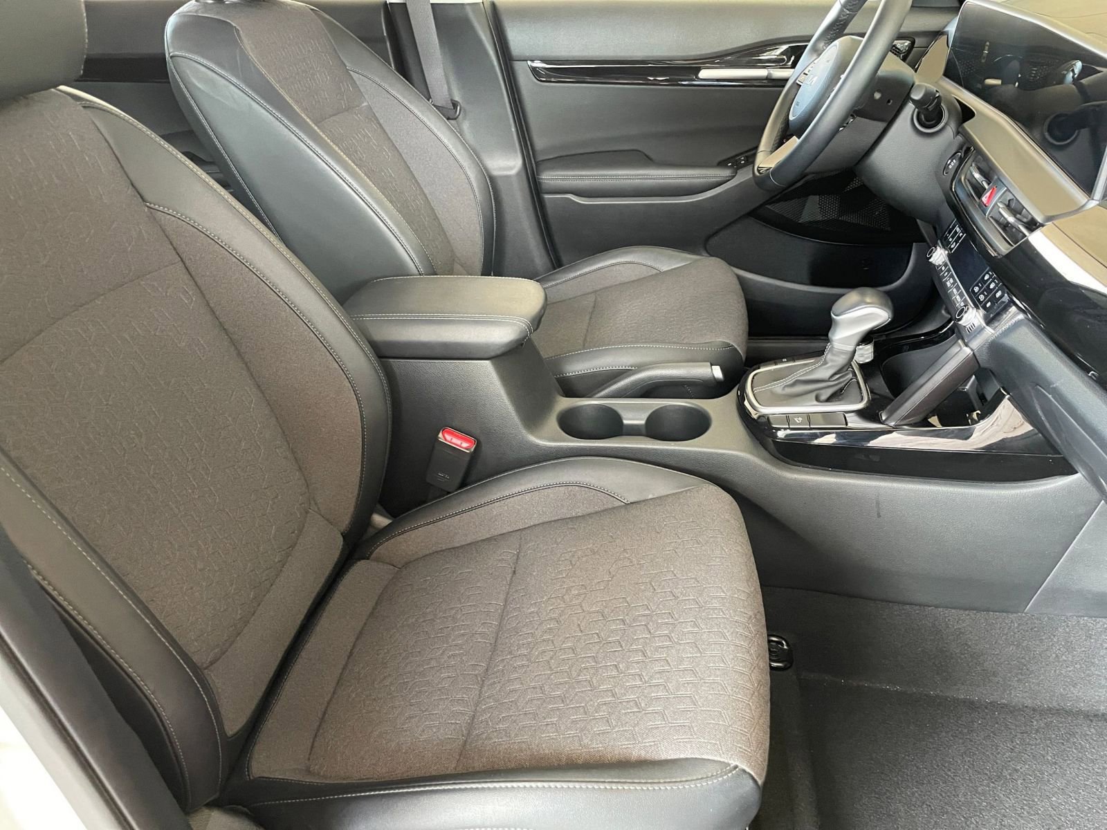 Used 2025 Kia Seltos S FWD image 37