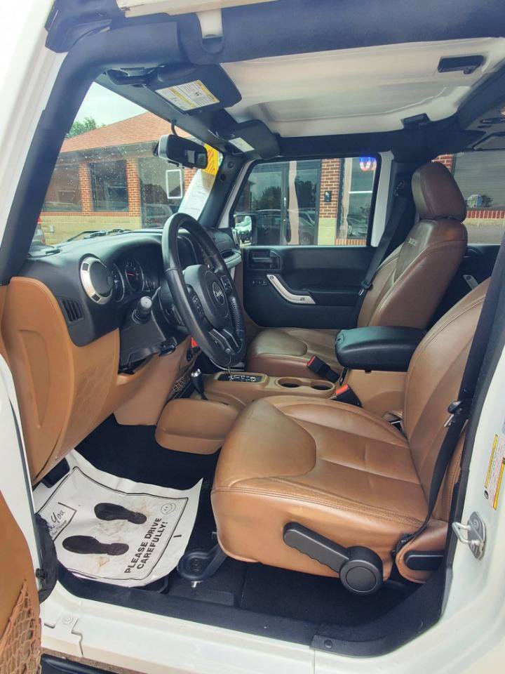 Used 2016 Jeep Wrangler Unlimited Sahara w/ Connectivity Group AWD/4WD image 12
