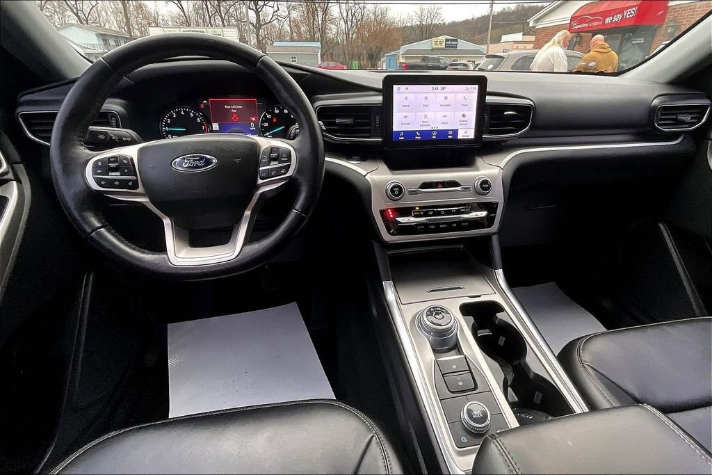 Used 2022 Ford Explorer XLT w/ Equipment Group 202A image 14