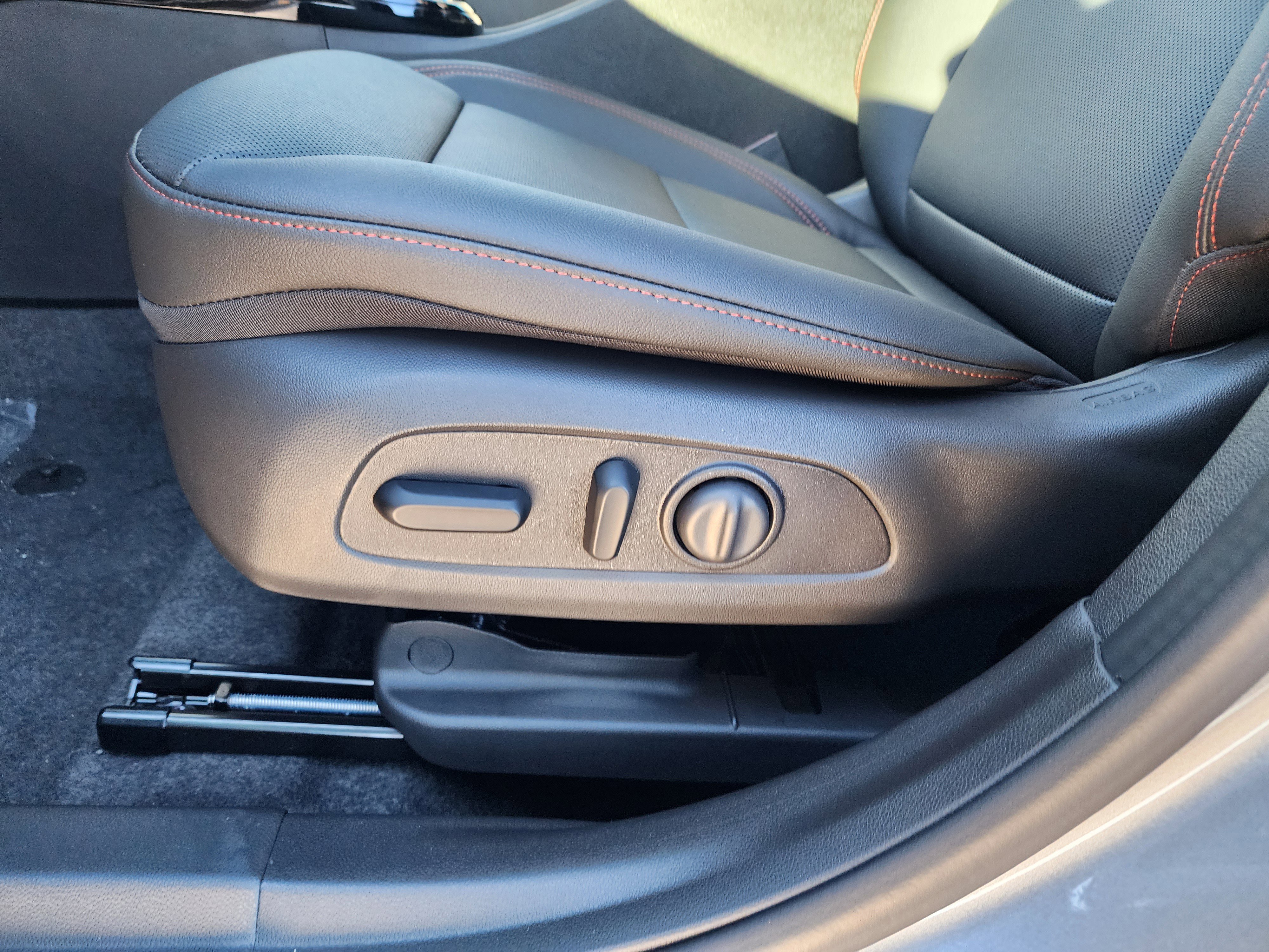 New 2026 Chevrolet Trax RS w/ Sunroof Package image 25