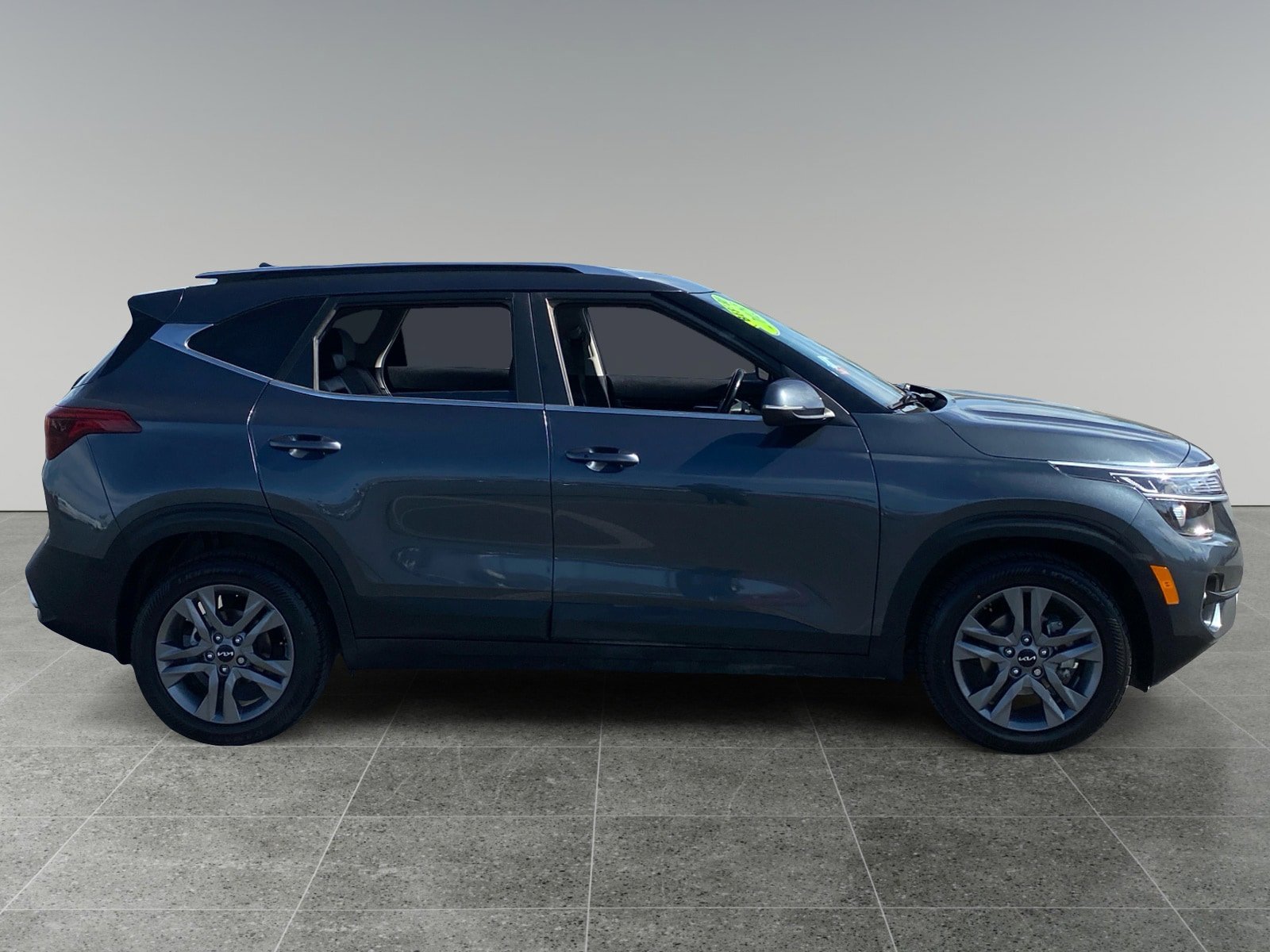 Used 2023 Kia Seltos S w/ Navigation Package FWD image 6