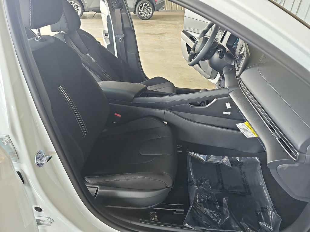 New 2026 Hyundai Elantra SEL Sport Premium FWD image 10