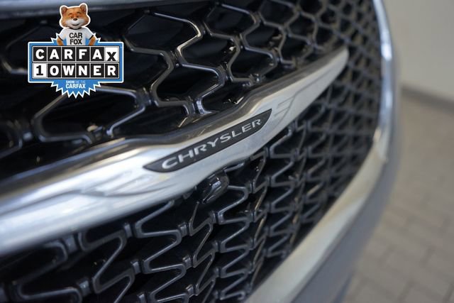 Used 2022 Chrysler Pacifica Touring-L image 10