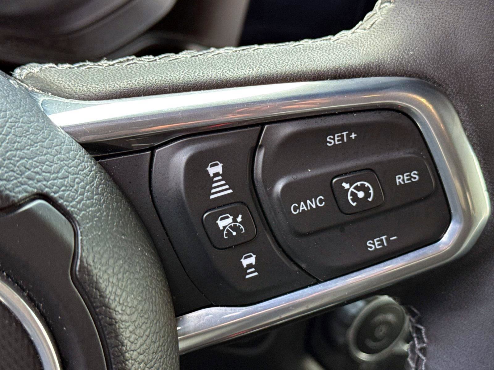 Used 2025 Jeep Wrangler Unlimited Sahara image 19