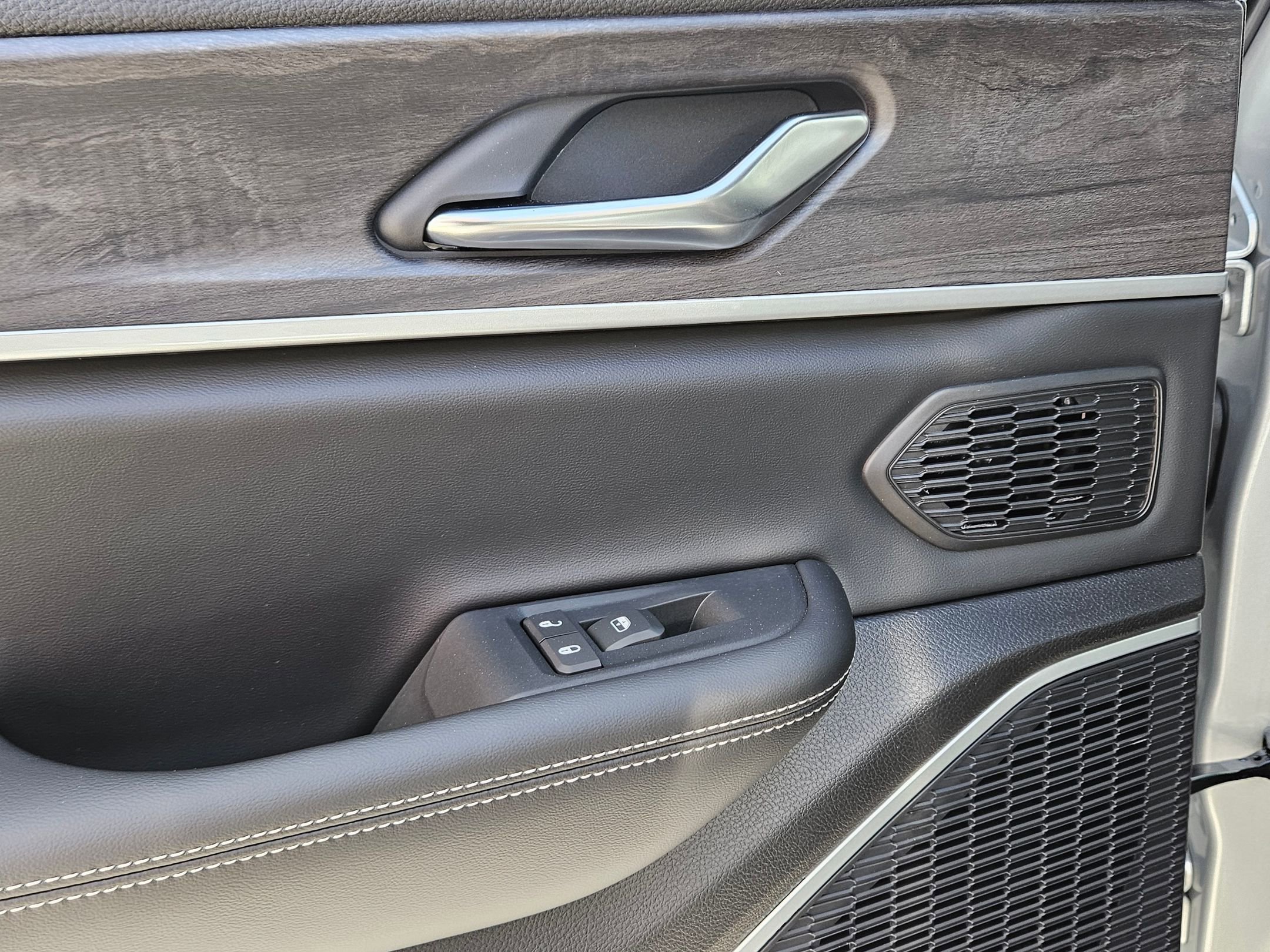 New 2025 Jeep Grand Cherokee L Limited w/ Luxury Tech Group II image 22