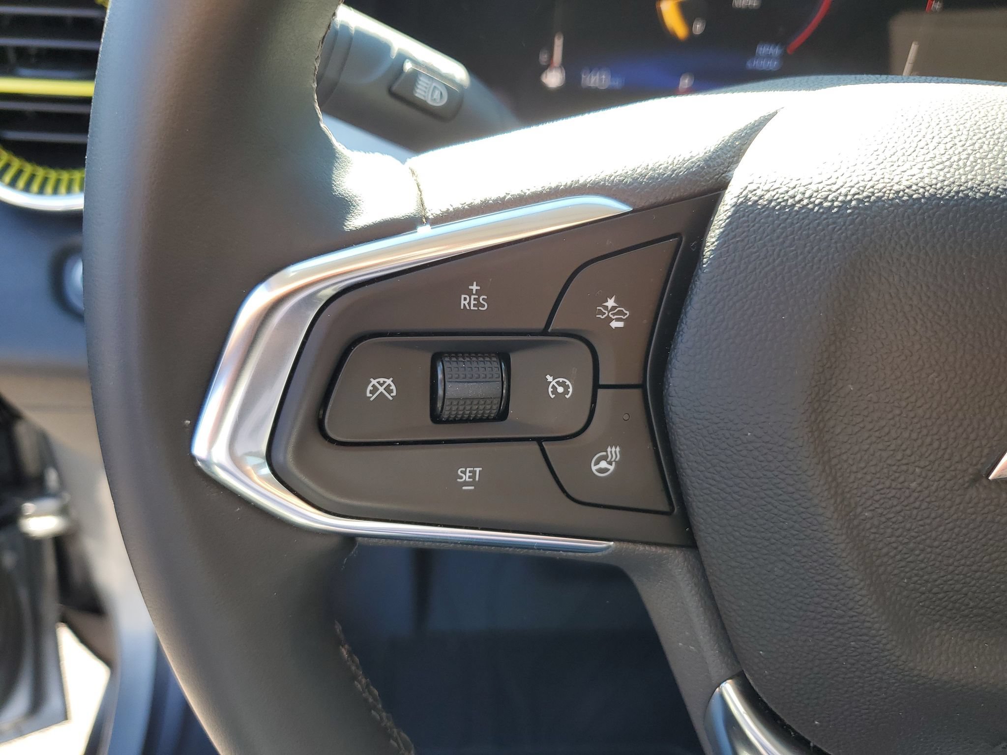 Used 2025 Chevrolet Trax LT FWD image 18