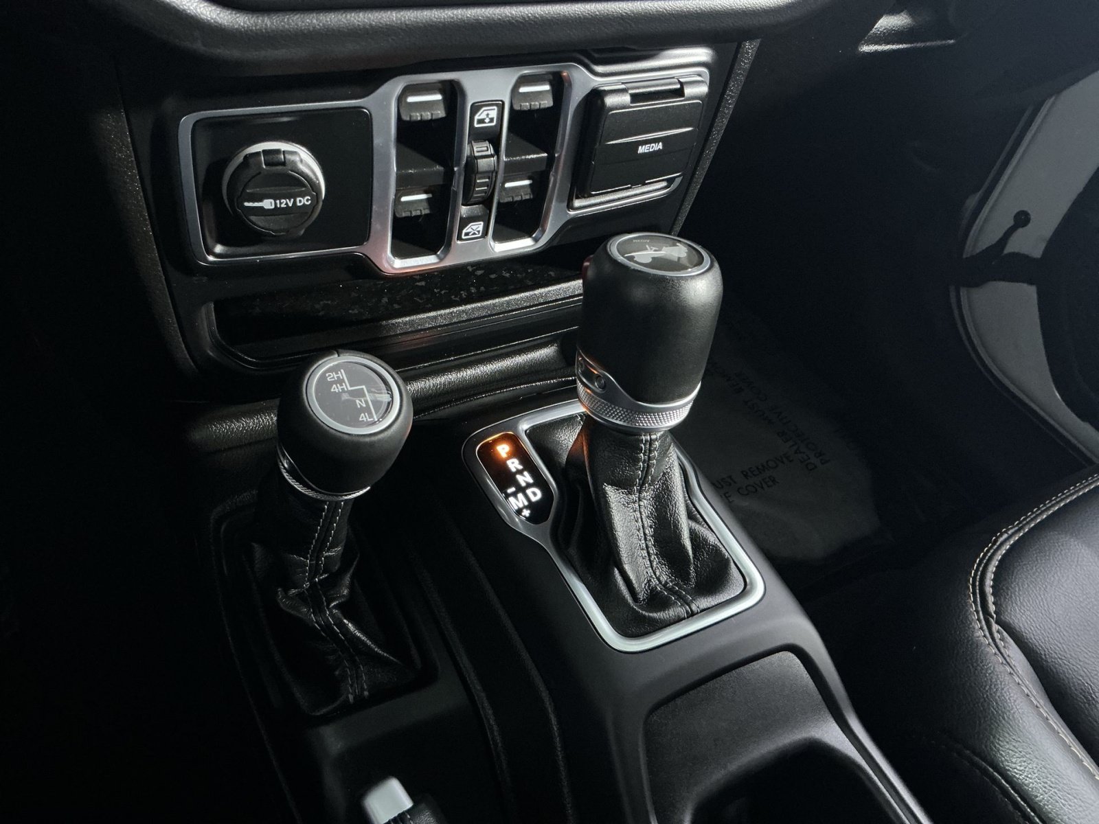 Used 2024 Jeep Wrangler Unlimited Sahara w/ Technology Group AWD/4WD image 23