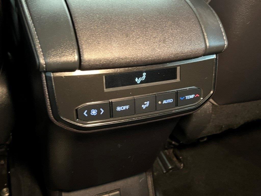 Used 2022 Toyota Highlander XLE image 21