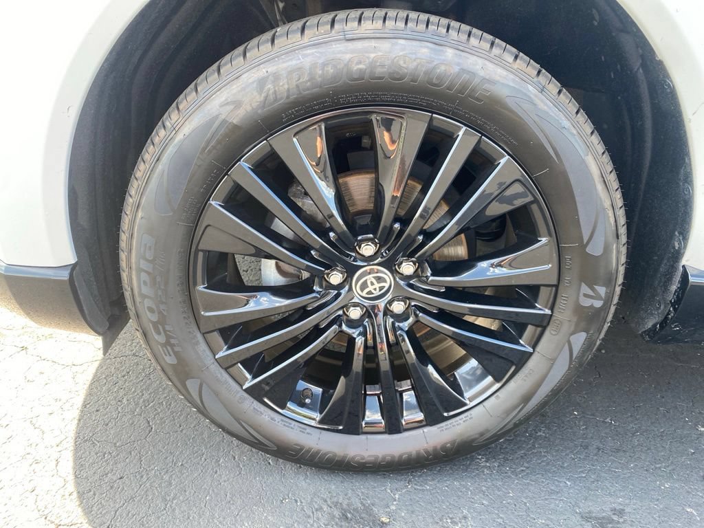 Used 2024 Toyota Venza Nightshade AWD/4WD image 17