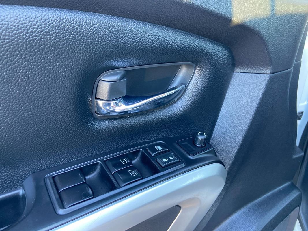 Used 2023 Nissan Titan SV w/ SV Convenience Package image 15