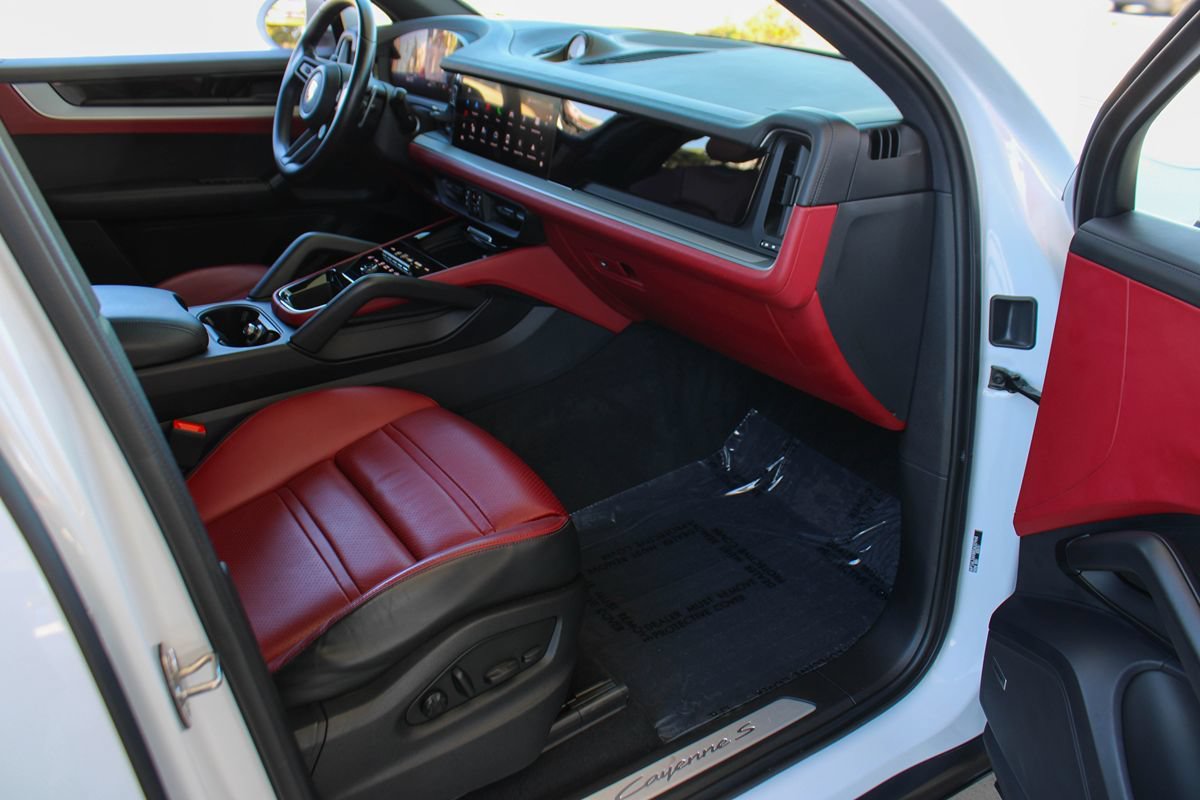 Used 2024 Porsche Cayenne S AWD/4WD image 20