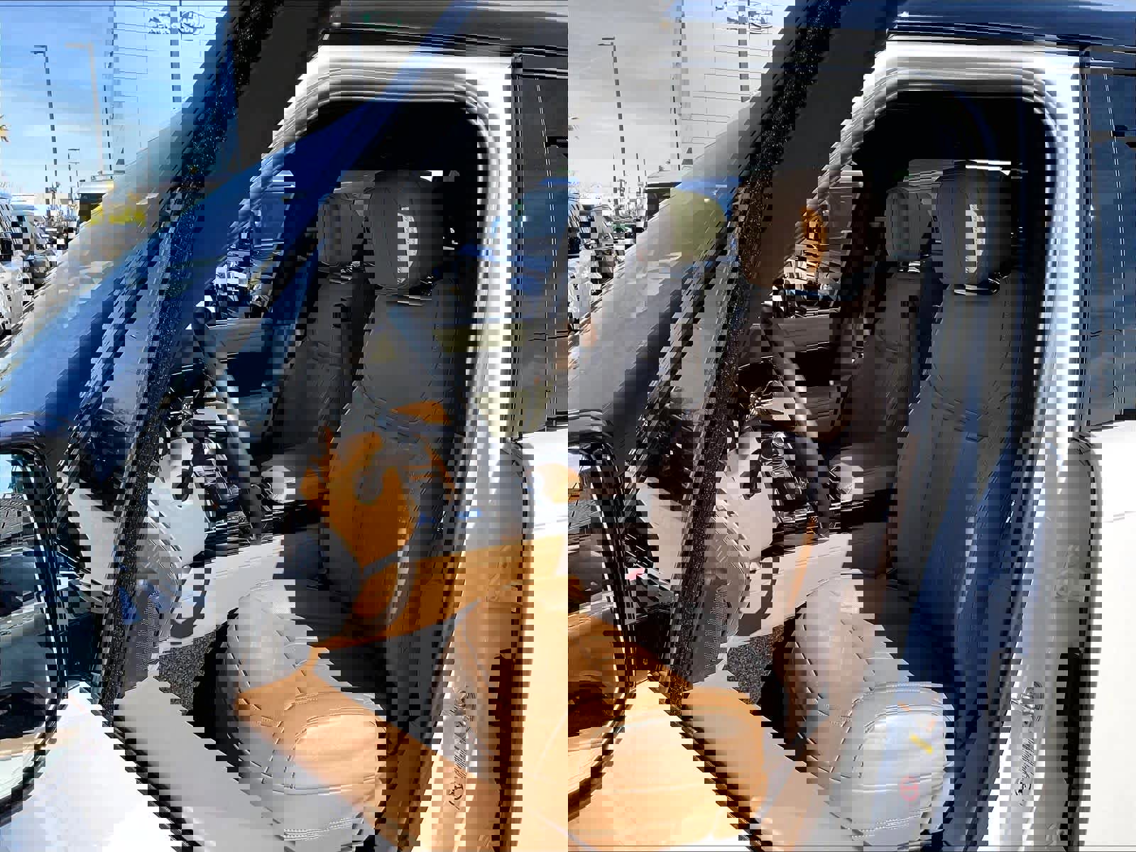 Used 2023 Land Rover Range Rover Long Wheelbase SE image 27