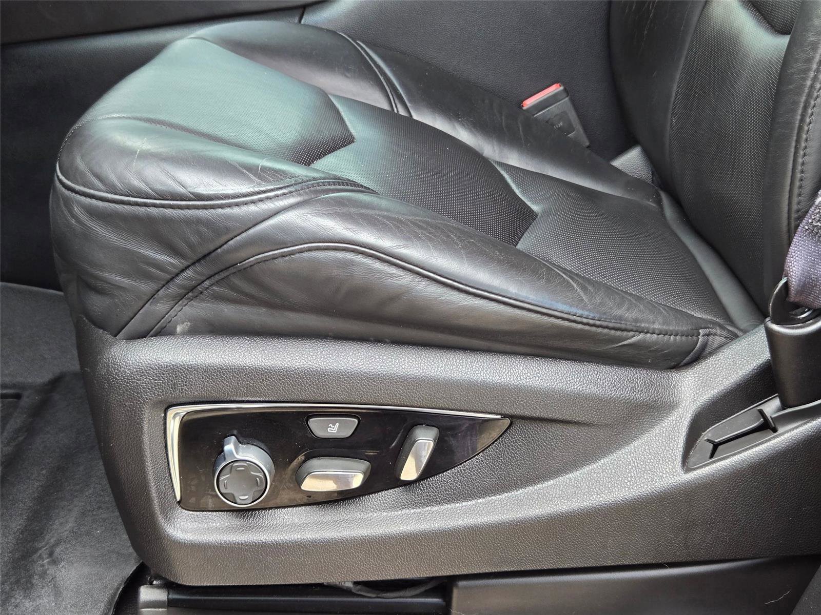 Used 2016 Cadillac Escalade Platinum AWD/4WD image 29