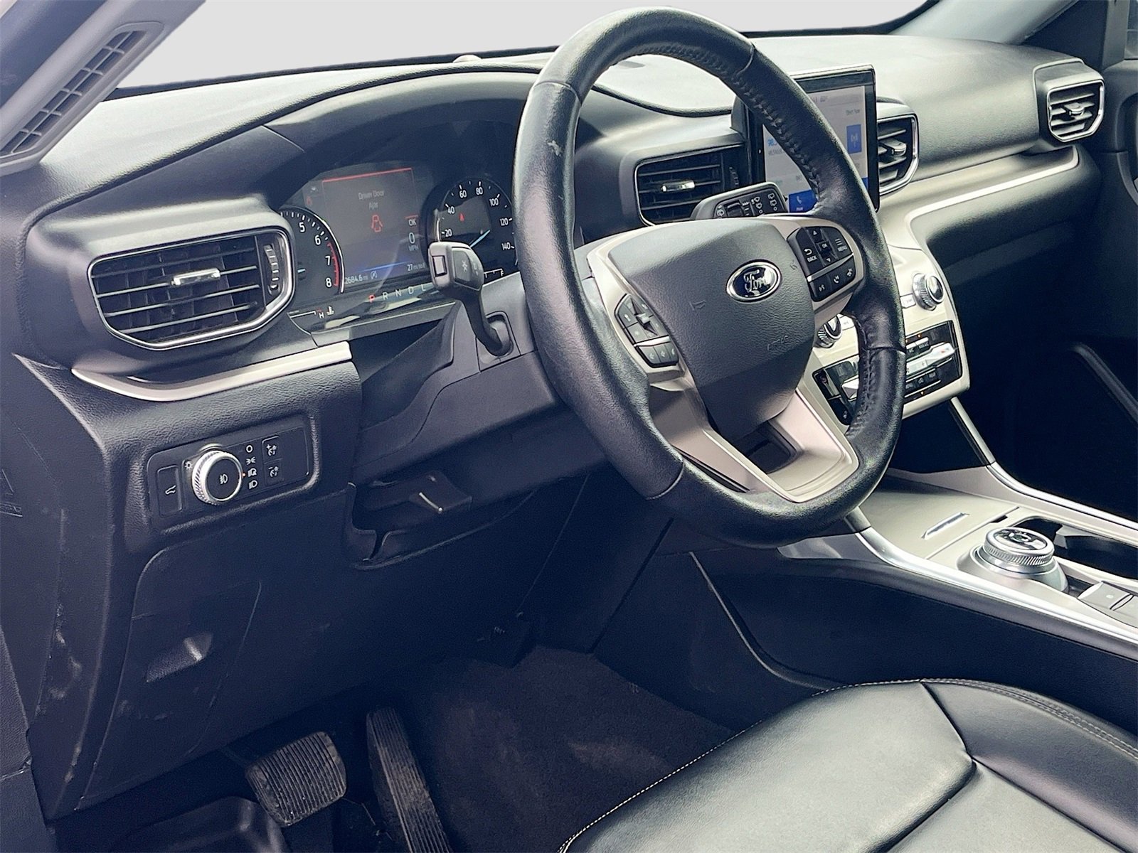 Used 2021 Ford Explorer XLT w/ Equipment Group 202A image 9