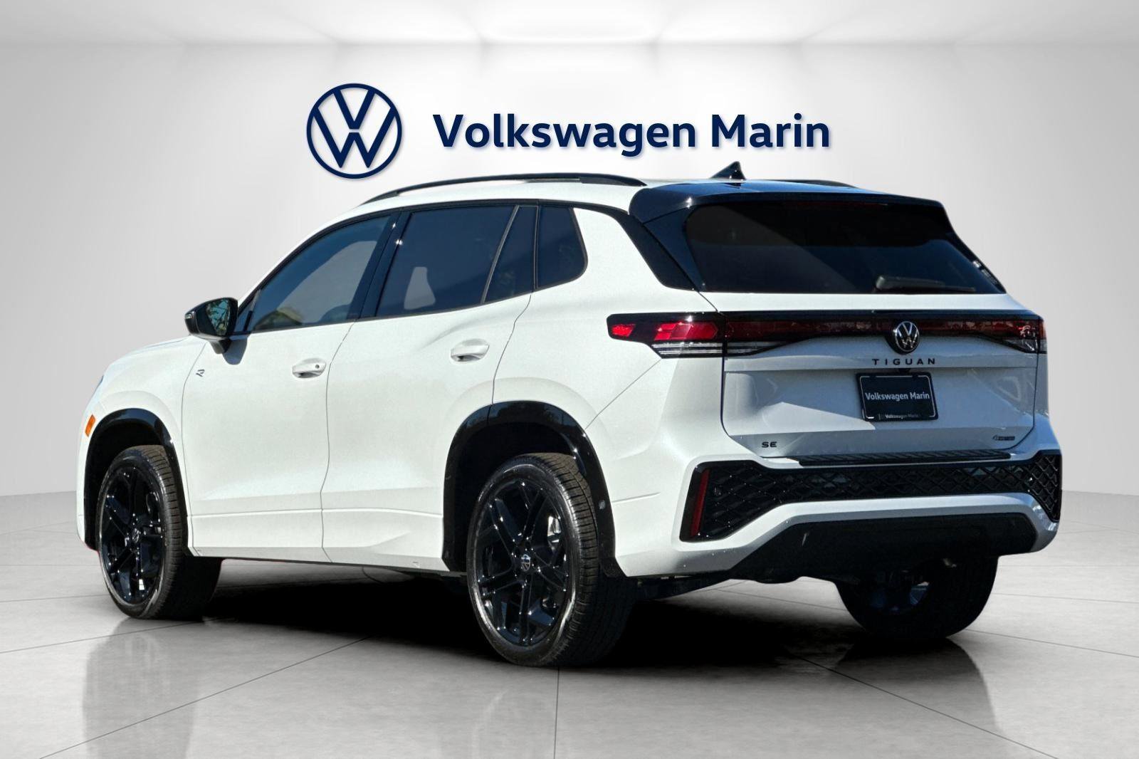 New 2026 Volkswagen Tiguan SE R-Line image 3