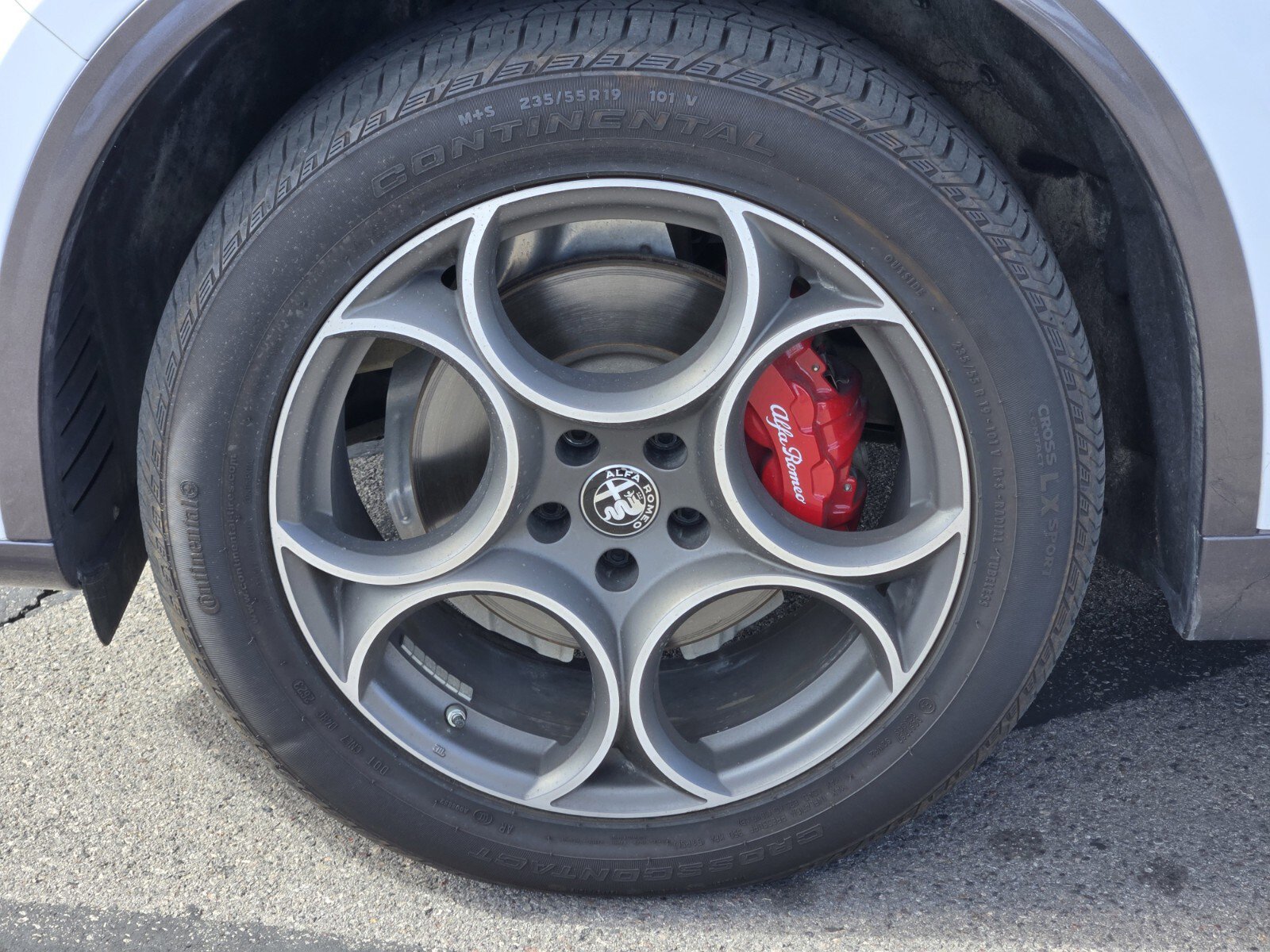 Used 2024 Alfa Romeo Stelvio Ti image 9