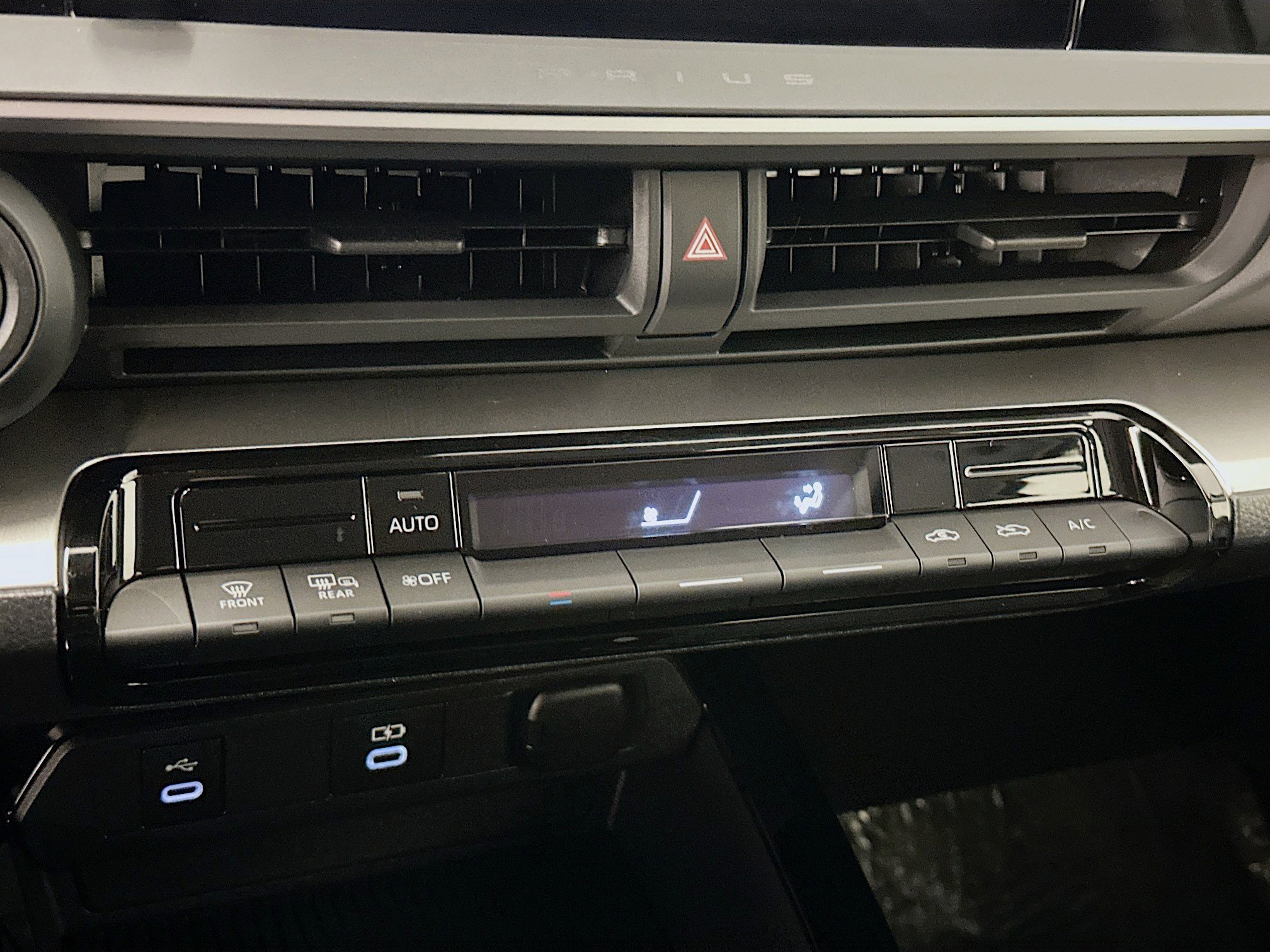 Used 2025 Toyota Prius LE FWD image 24