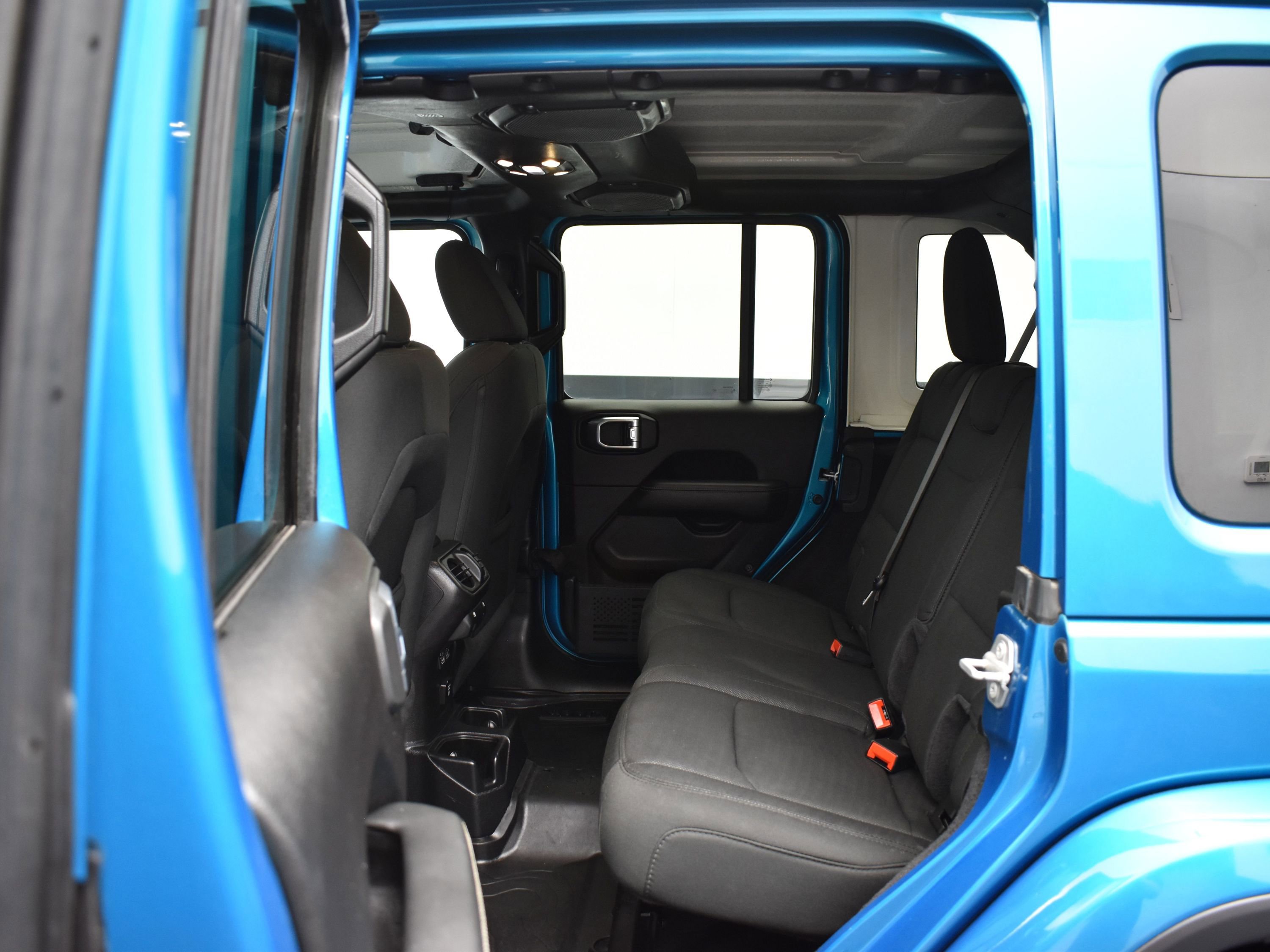 Used 2020 Jeep Wrangler Unlimited Sahara image 10