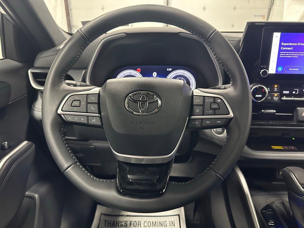 Used 2025 Toyota Highlander XSE image 17