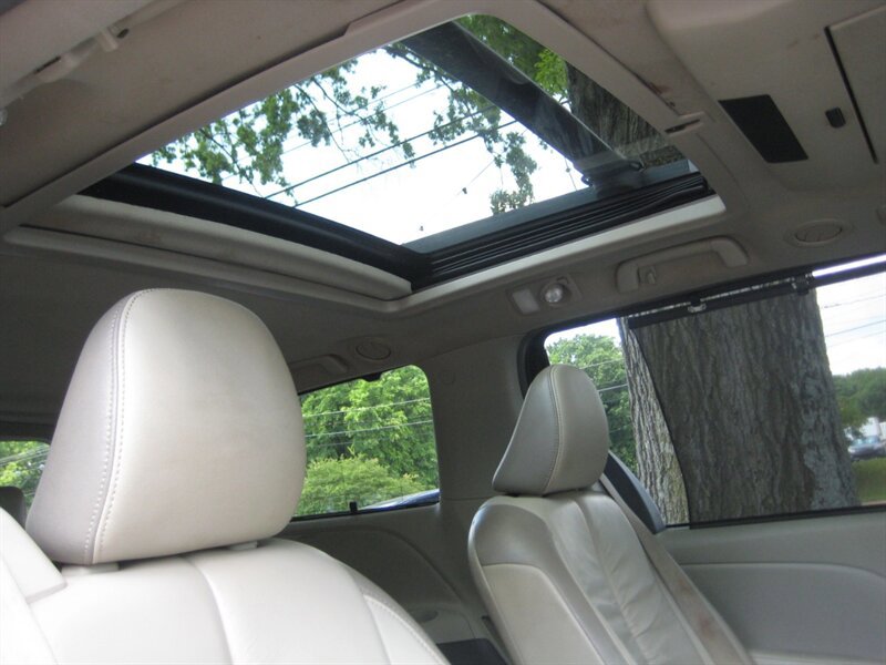 Used 2011 Toyota Sienna Limited w/ Premium Pkg AWD/4WD image 7