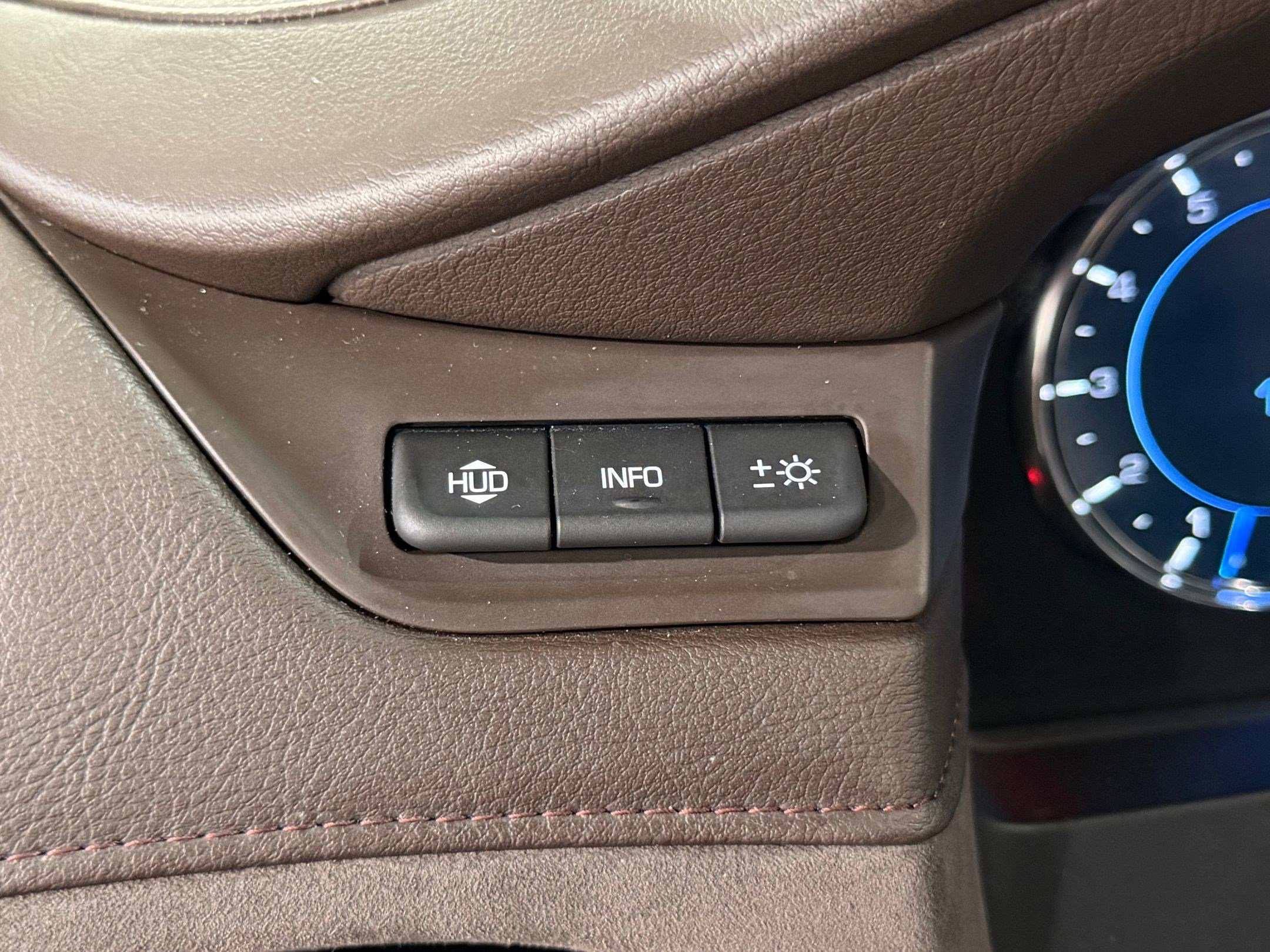 Used 2017 Cadillac Escalade Premium Luxury RWD image 26