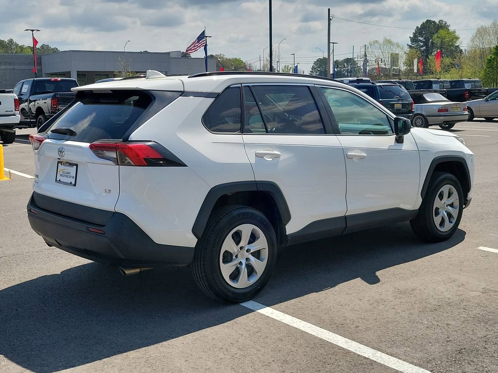 Used 2021 Toyota RAV4 LE image 3