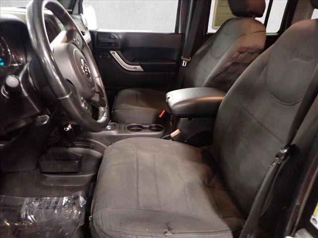 Used 2016 Jeep Wrangler Unlimited Rubicon w/ Connectivity Group image 11