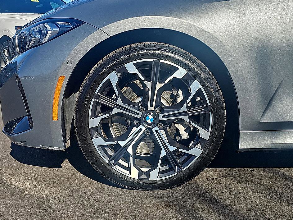 Used 2025 BMW 330i Sedan w/ M Sport Package image 9