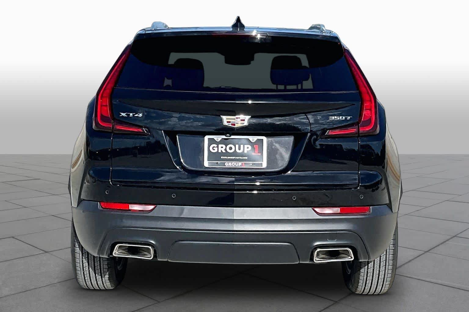 Used 2023 Cadillac XT4 Luxury w/ Cold Weather Package FWD image 9