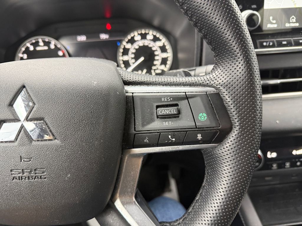 Used 2024 Mitsubishi Outlander SE image 35