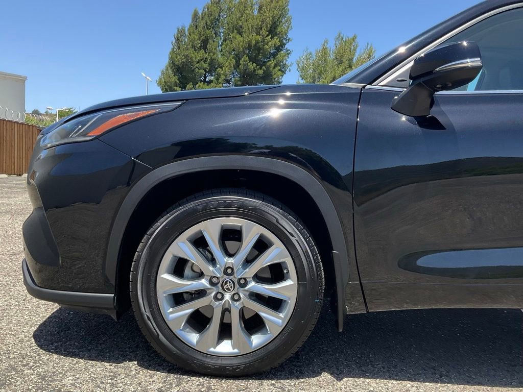 Used 2021 Toyota Highlander Limited FWD image 10