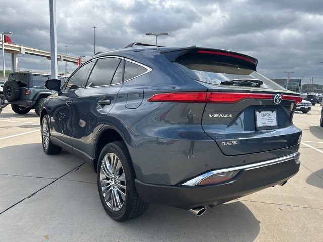 Used 2024 Toyota Venza XLE AWD/4WD image 6