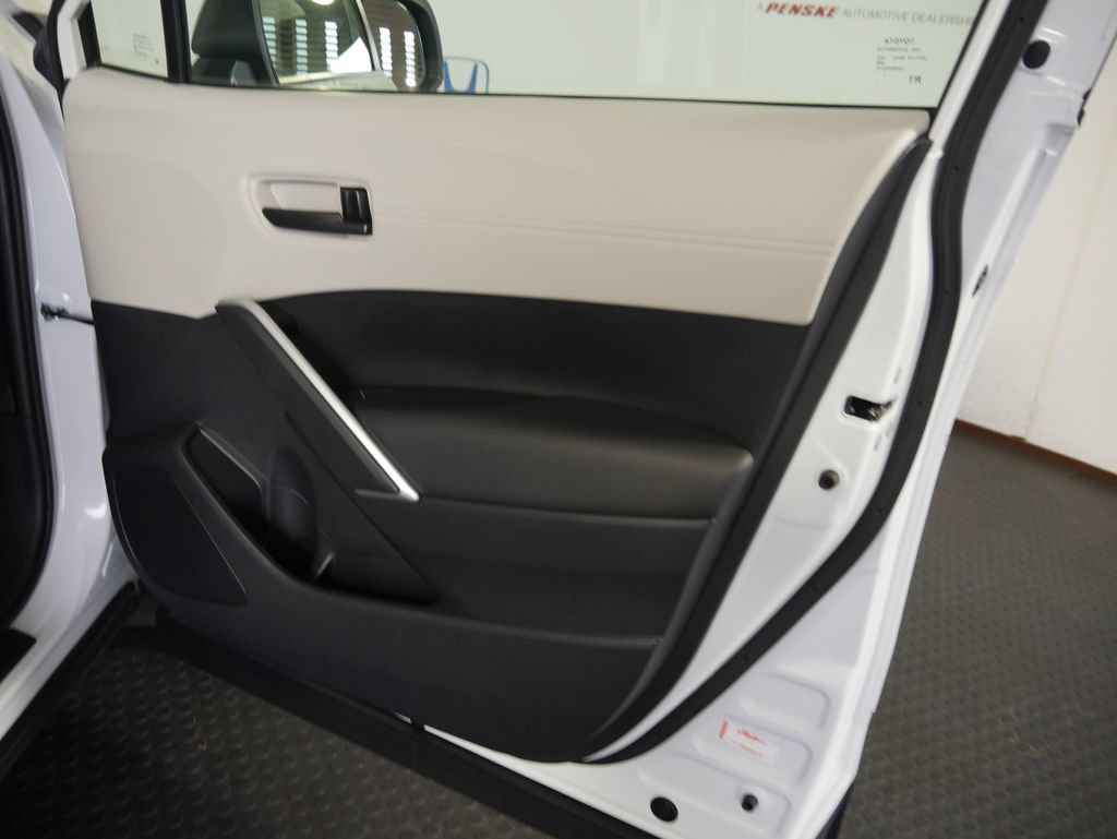 Used 2024 Toyota Corolla Cross L AWD/4WD image 5