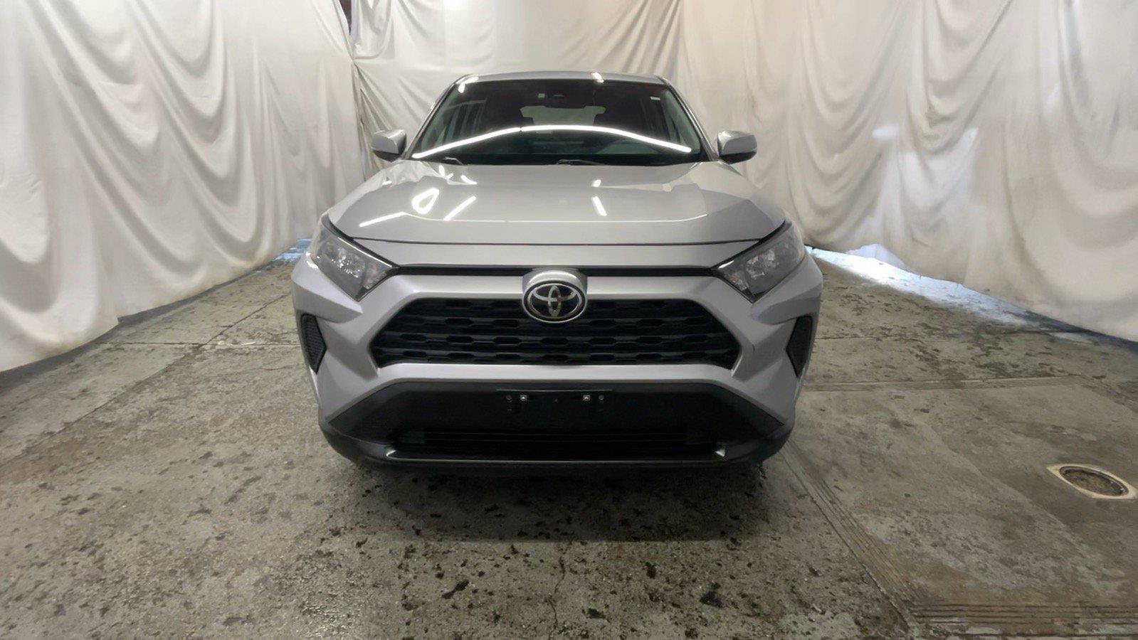 Used 2022 Toyota RAV4 LE AWD/4WD image 17